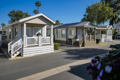 The Cottages at Golden Village Palms RV Resort فنادق في San Jacinto