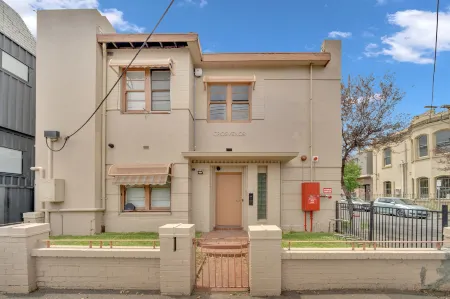 113 Hoddle Отели рядом с достопримечательностью «Абботсфорд Конвент»