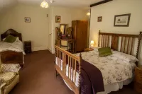 Duke of York Hotels in Sampford Courtenay