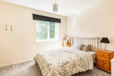 Immaculate 2 - Bedroom House in Milton Keynes Hotels near Ashland (The Parks Trust)