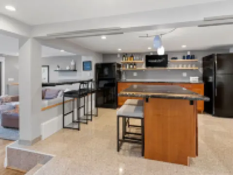 Villa de Lago Hotels in Coon Rapids