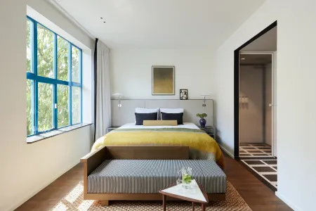 Morgan & Mees Rotterdam Отели рядом с достопримечательностью «KPN Telecom Building / Toren op Zuid»