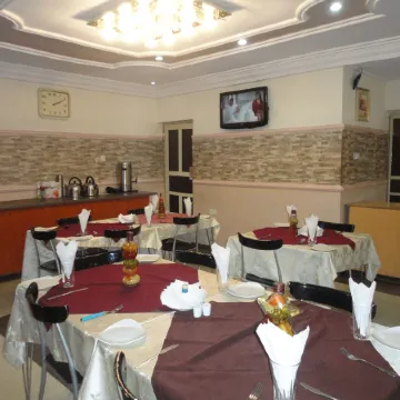 Sdm Tavern and Suites