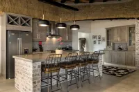 Cayley Mountain Resort - bar