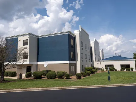 Holiday Inn Express & Suites Greenville Airport Отели в г. Грир