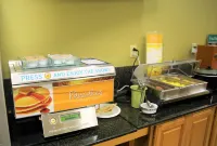 Quality Inn Fayetteville Near Historic Downtown Square - breakfast