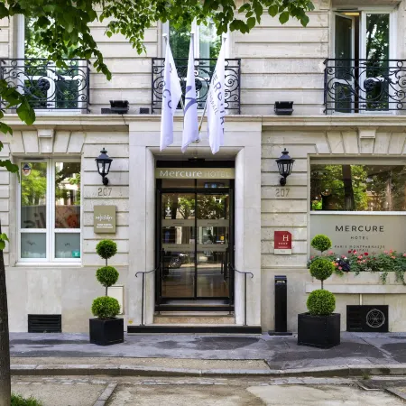Hôtel Mercure Paris Montparnasse Raspail Отели рядом с достопримечательностью «Станция RER Denfert Rochereau»