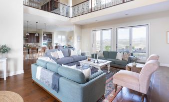 Palazzo Del Sol by AvantStay Breathtaking Home w Mountain Views Hot Tub