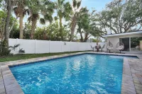 3-Bedroom House with Heated Pool in Delightful St. Augustine. Pet-Friendly! - สระว่ายน้ำส่วนตัว