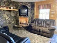 Family Friendly Cozy Cabin Located On The Shenandoah River. Hotels in Page County