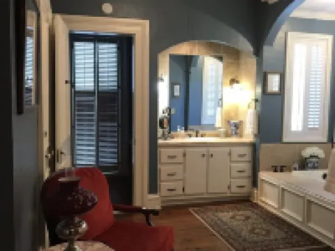 The Magnolias - A Beautiful Charming Historical Home to relax & make memories! Hotels in Jefferson