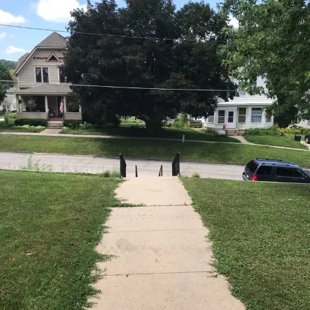 Day Street Suites. Historic Phelps Mansion.  Main Level Suite #2