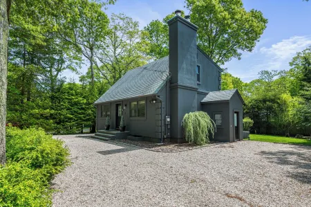 Blackberry: Private Home with Jacuzzi Year-Round Отели в г. Спрингс