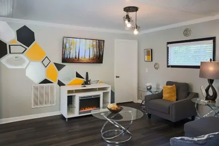 Beautiful Home At Downtown Apex