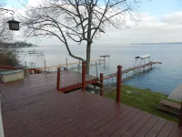 1 bed/ba lakeside cottage, large deck, west side of Seneca Lake. Pet Friendly!
