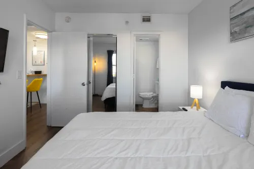 Spacious Accommodations with Gated Community and Patio - Stunning Oasis Hotels in Orange County
