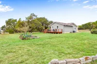 Breathtaking Hill Country Views and Cozy Comfort - Charming Escape Hotels in Hays County