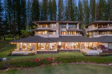 Ocean View Retreat with Expansive Lanai - Luxurious Serenity Escape Отели рядом с достопримечательностью «Лахайна Джодо Мишен»