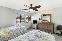 Golf Course Views and Resort Amenities - Spacious Golfers Paradise