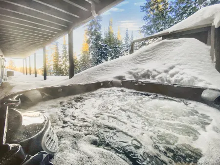 Rustic Cabin - Panoramic Canyon Views, Aspen Trees Отели рядом с достопримечательностью «Брайан Хед Резорт»