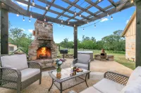Luxury Home with Fire Pit & Hill Country Views - Boutique