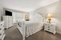 Gorgeous Golf Course Access and Beach Gear Rental - Exquisite Retreat