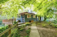 Hot Tub / Home Theater / Private Acre / Walk to Beach / Family and Dog Friendly