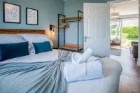 Bayview 87 - 2 Bedroom Chalet - Bayview Oxwich Hotels near Castell Oxwich