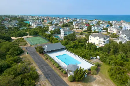 Private Pool and Community Amenities - Charming Coastal Retreat Отели в г. Королла