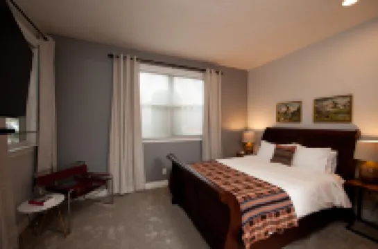 Central Location with Arcade Game and BBQ Grill - Elegant Retreat