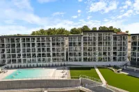 Stunning Views and Two Community Pools - Charming Lakeside Haven 歐塞奇灣泳灘住宿飯店