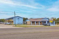 DELUXE ROOMS MOTEL - Newly Remodeled- 4+ Reviews - Big Parking - Trinity TX. Hotels in Trinity County