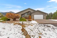 Cairn Cottage Hotels in Chelan County