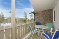 Spacious Open Floor Plan and Cozy Fireplace - Inviting Mountain Retreat