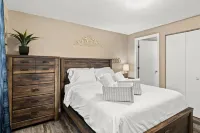 Tranquil Haven Near Downtown Attractions - Stylish Cozy Retreat Hoteles en Municipio de Fondulac