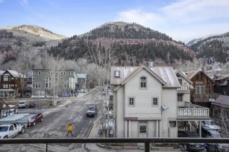 Direct River Access and Saltwater Pool - Elegant Outdoor Haven Отели в г. Теллурайд