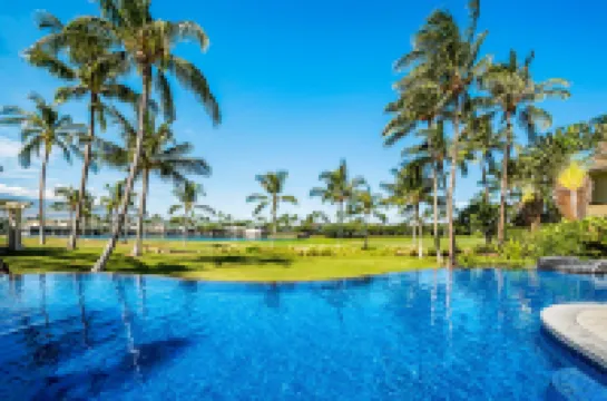 Infinity Pool and Golf Course Access - Beautiful Hawaiian Retreat