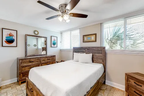 Condo with pool, washer/dryer, & high-speed WiFi Hotels in Fort Walton Beach