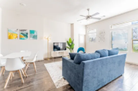 Spacious Suite with Fast WiFi and Community Pool - Gorgeous Oasis