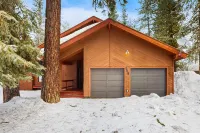 Spacious home with fireplace, deck & grill - walk downtown, dogs OK