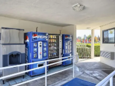 Super 8 by Wyndham Walnut Creek Hotels in Walnut Creek