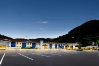 Comfort Inn Near Great Smoky Mountain National Park - Parking