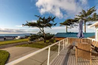 Expansive Deck and Captivating Views - Luxurious Spacious Haven Hotels in Coupeville