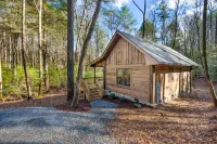 Charming Cabin with Fire Pit and Trail Access - Cozy Mountain Retreat Hotels in Gilmer County