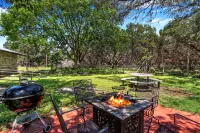 Scenic Outdoor Space and Starlit Evenings - Charming Hideaway Hotels in Wimberley