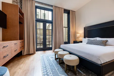 2BR Beautiful Space + Private Bedroom Patio | The Mayfair