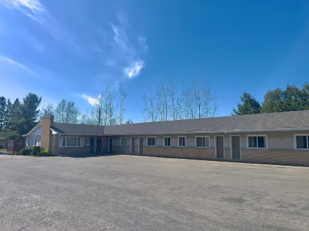 Adams Motel Отели в г. Алгома