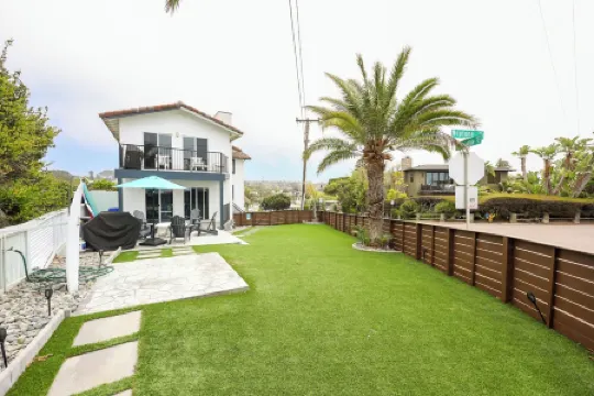 Ocean Front Townhouse w/ View, Large Yard