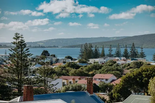 Spectacular views, charming cottage | Pinnaroo Hotels in Middleton Beach