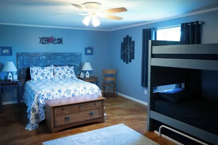 MY Happy Place - View of Ark from Our Farm Отели в г. Грант